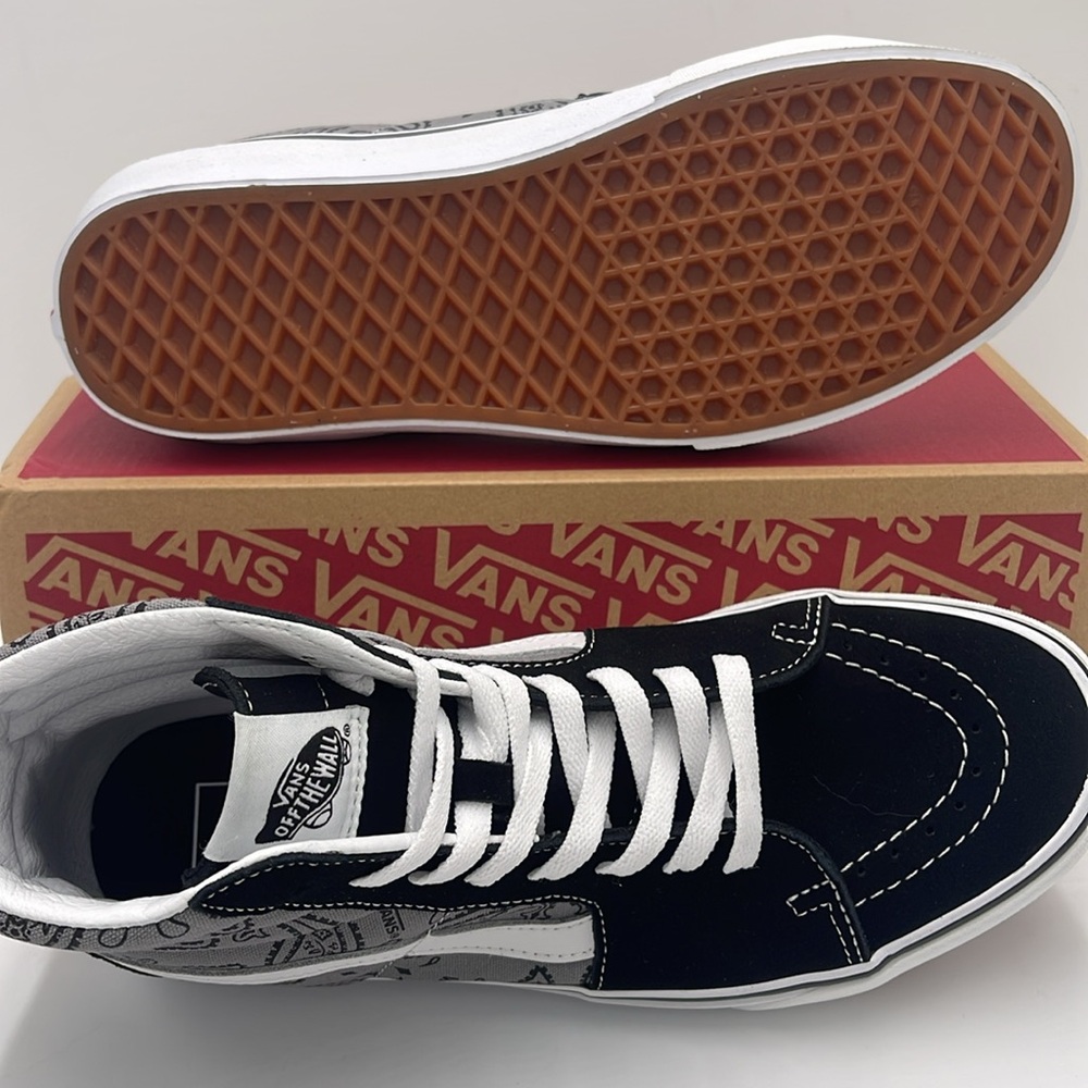 Vans Men’s Sk8-Hi Paisley Gray/True White
VN0005U9BGJ
Sneakerss - Picture 4 of 16